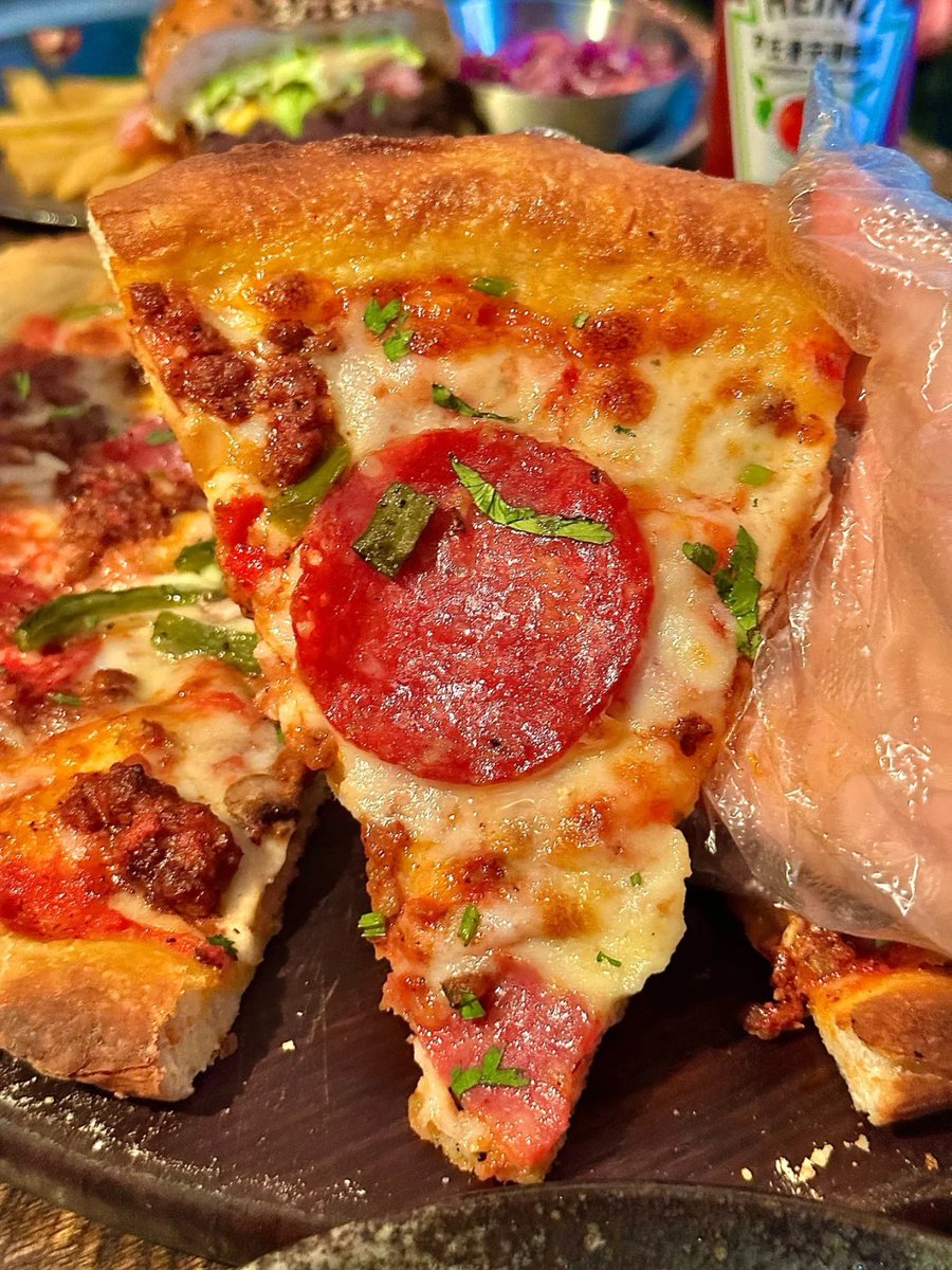 It’s pizza o’clock🍕🍕