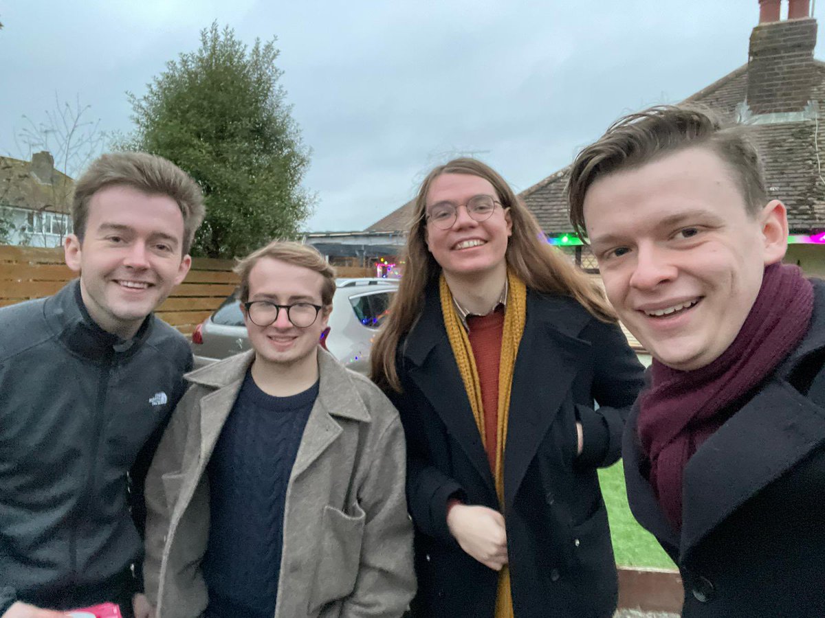 Great to be out in Crawley with @LambethLabour and @FloEshalomi for @CllrPetesTweets and @NickHilton17 and @bh_younglabour in Lancing for @tomrutland today! 

Lots of Labour switches in both towns!