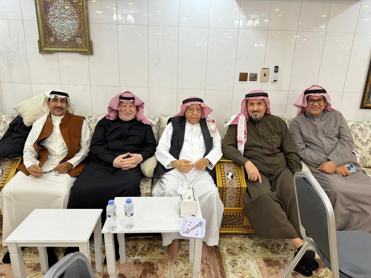 lastchans's tweet photo. من الأمسية الشعرية التي أقامتها #جمعية_ابن_المقرب_لتنمية_الأدب_و_الثقافة  في منزل الأديب السيد/هاشم الشخص بمدينة #سيهات

في الصور أخي الغالي الإعلامي القدير الأستاذ/سعد الجريس و الأديب المخضرم الأستاذ/خليل الفزيع و الشاعر المبدع الأستاذ/جاسم الصحيح و الصديق الأستاذ/محمد الخلفان https://t.co/8kYhX0SFyc