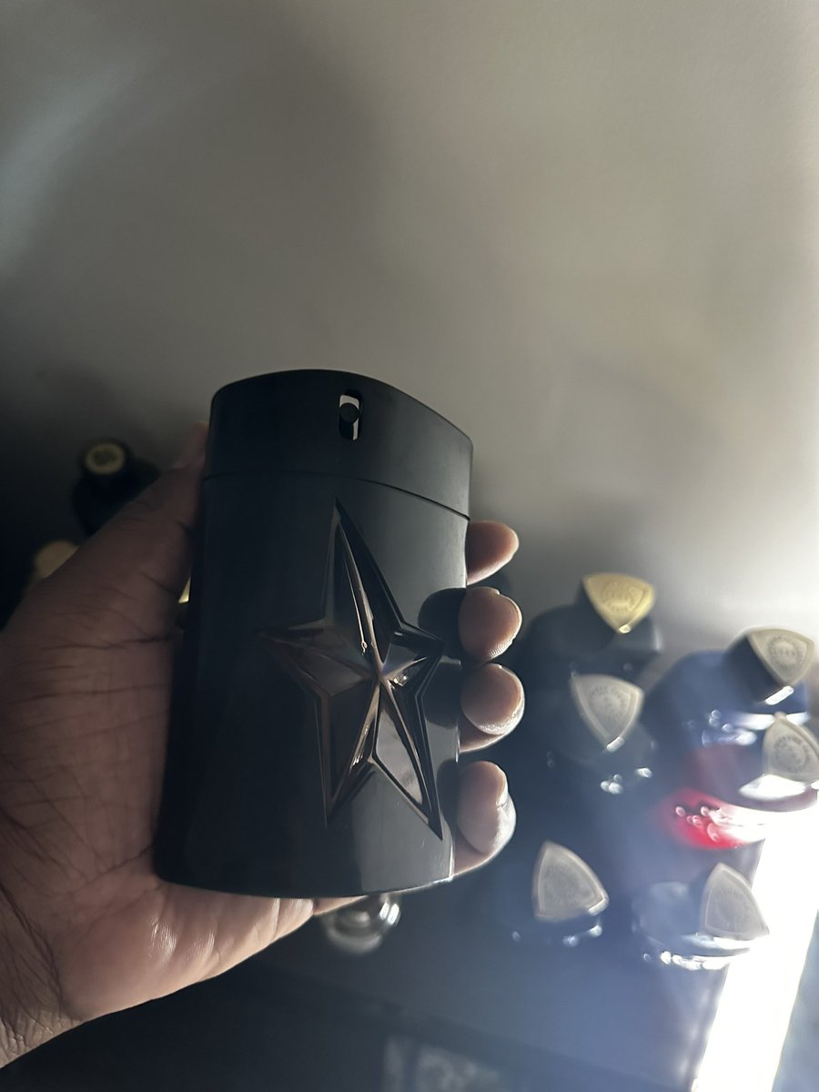 LEFTY_LUCIAN0's tweet photo. Todays elite smells #puretonka @Mugler https://t.co/H0Q2ANCNl0