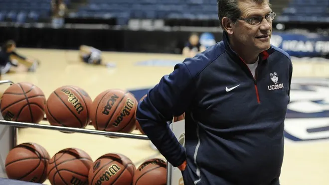 goldmedalmind's tweet photo. "Don't talk about how good you want to be.

Show me how good you want to be."

—Geno Auriemma #TheLeadersMind 🏆 

📚  https://t.co/tBanslH0Bk https://t.co/4rJEp4o3Qo
