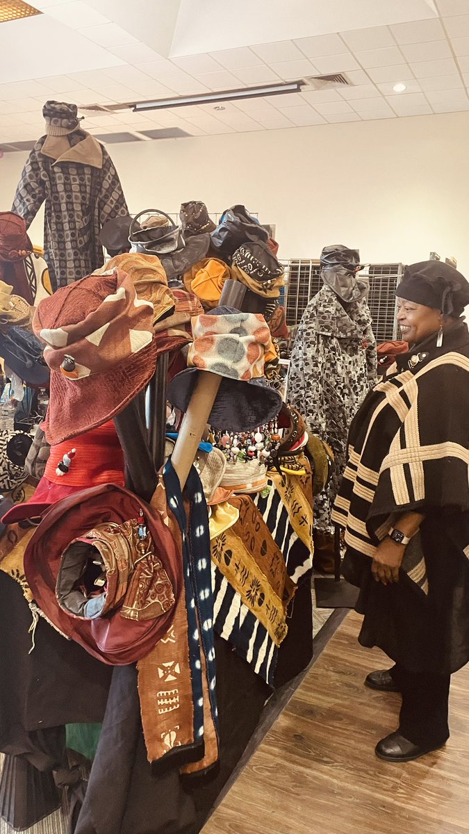 DollyDavis14's tweet photo. A great shopping experience at BZB Shop ‘til You Drop! I reconnected with my former neighbor Juanita Britton and found my future art piece with the artist installation in my home! https://t.co/ozgbqufcA2