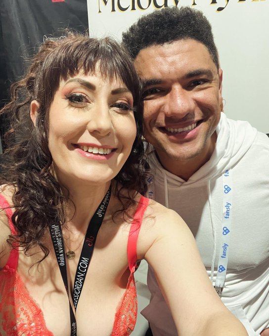 Day 3 @AEexpo @RobbyApplesxxx @Andres_Stones @mrsvalentine666 @HazelPaigexo_ https://t.co/zAOWQu7UHO<a class="tags" href="/tag/aeexpo">@aeexpo</a><a class="tags" href="/tag/robbyapplesxxx">@robbyapplesxxx</a><a class="tags" href="/tag/andres_stones">@andres_stones</a><a class="tags" href="/tag/mrsvalentine666">@mrsvalentine666</a><a href="/tag/mvsales"class="tags"><span>#mvsales</span></a>