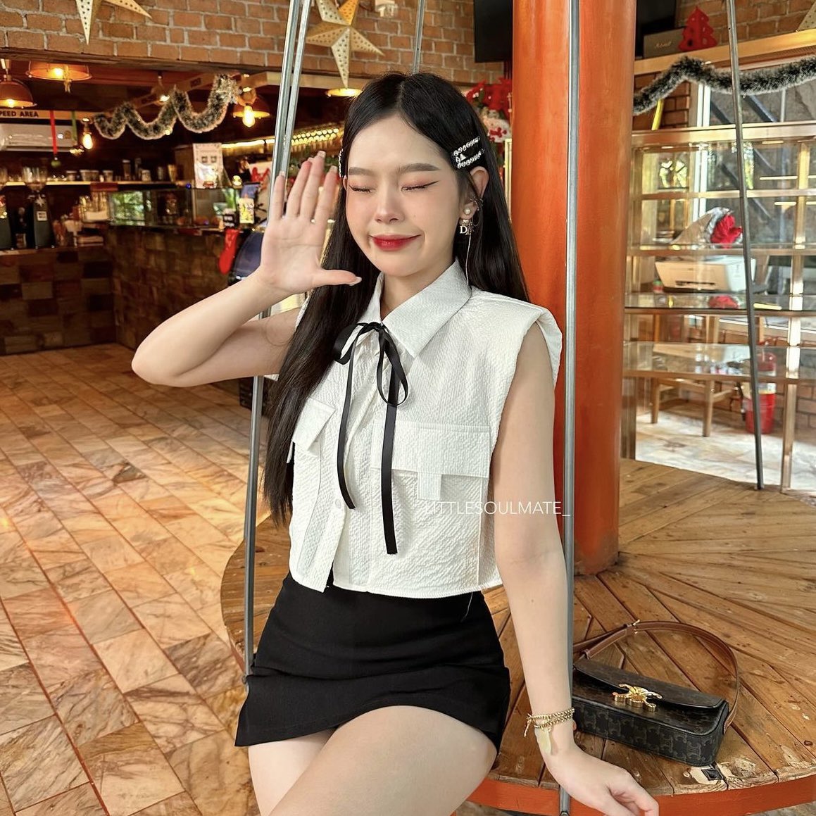 myhandstuff's tweet photo. ส่งต่อเสื้อแขนกุด Littlesoulmate ทรงน่ารักมากใส่สบาย มีโบว์ให้ 2 สีค่า (ดำ/แดง)🎀
👗: อก 36 ยาว 17
💰: 200 รวมส่ง from 350 (new in pack)

#stylistshop #cintageshop #bemingbkk #เสื้อผ้ามือ2 #ส่งต่อเสื้อผ้ามือ2 #เสื้อผ้ามือสอง #ส่งต่อเสื้อผ้า #เสื้อผ้ามือสองราคาถูก #Littlesoulmate https://t.co/zXRHJ8dSm6