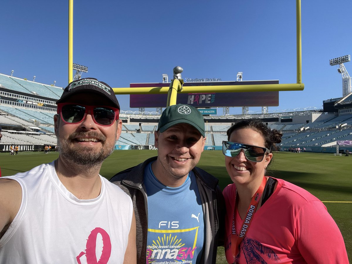 joshuarhicks's tweet photo. Beautiful Saturday morning running with a bunch of friends to #FinishBreastCancer with the @DonnaFoundation. 💕😀🙏💯 #DestinationHope https://t.co/dnpzANUdrb