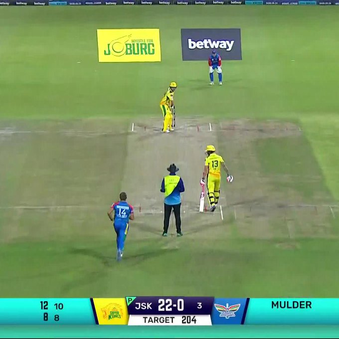 What a clean strike from Leus Plooy 🔥 📹 Credits: Twitter/SA20_League