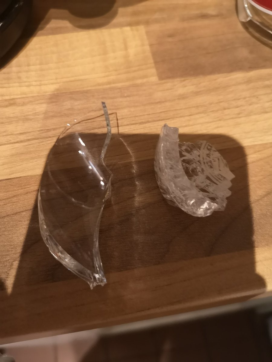 KirstycMartin's tweet photo. So a drinking glass just exploded on the draining board. 😲 So I would like to why, so if there any #phisics people who might know please let me know. Before I get excited and go all #uncanny 😂
There was some other washing up in the tray to so maybe it got squished. https://t.co/KJ63JPAQYR
