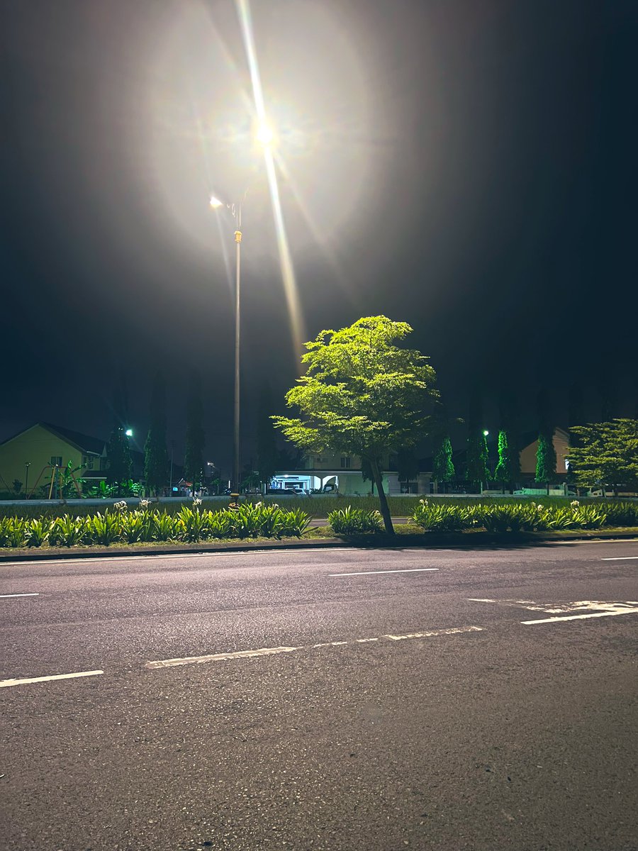 guan93's tweet photo. 深夜里思考着要不要？该不该？ https://t.co/YE7Prth3pQ