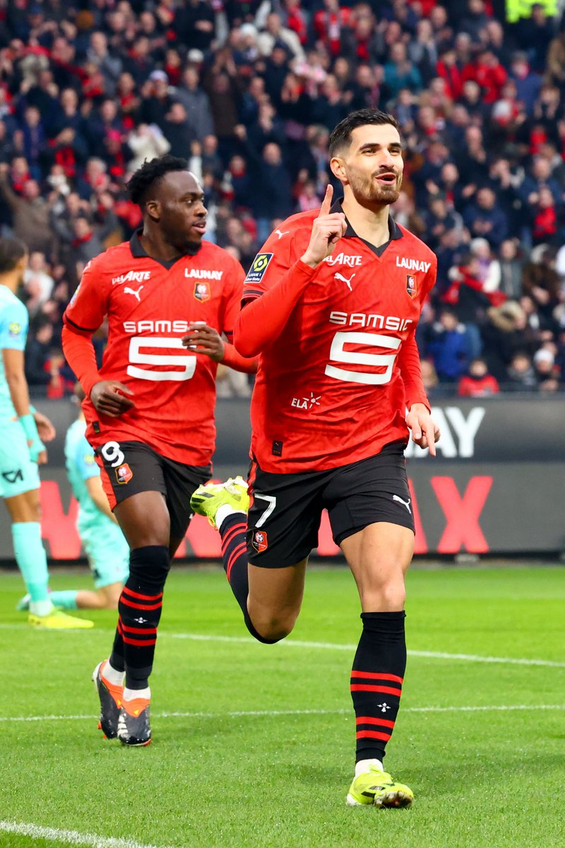ActuFoot_'s tweet photo. 🚨 𝗟𝗘 𝗦𝗧𝗔𝗗𝗘 𝗥𝗘𝗡𝗡𝗔𝗜𝗦 𝗘𝗡𝗖𝗛𝗔𝗜̂𝗡𝗘 𝗨𝗡 𝟯𝗘̀𝗠𝗘 𝗦𝗨𝗖𝗖𝗘̀𝗦 𝗘𝗡 𝗟𝗜𝗚𝗨𝗘 𝟭 𝗘𝗡 𝗕𝗔𝗧𝗧𝗔𝗡𝗧 𝗠𝗢𝗡𝗧𝗣𝗘𝗟𝗟𝗜𝗘𝗥 𝟮 𝗕𝗨𝗧𝗦 𝗔̀ 𝟭 ! ❤️🖤

Les Bretons remontent à la 9ème à provisoirement 2 points du Top 6. ⬆️🇫🇷

Terrier et Kalimuendo pour les buteurs. ⚽️