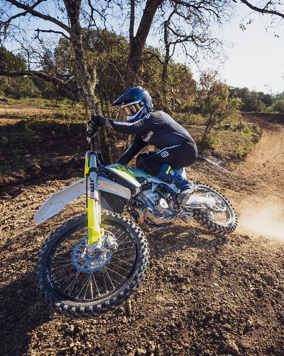 HQV_MotoUK's tweet photo. Sunny weekend sends on our flagship Motocross machine, the FC 450, delivering class-leading performance while remaining agile and easy to ride. https://t.co/6HgxdtW0Xs
#HusqvarnaMotorcycles #RideHusky #GoRide #EngineeredToOutperform #Motocross #FC450 https://t.co/FjnW9iUA6S