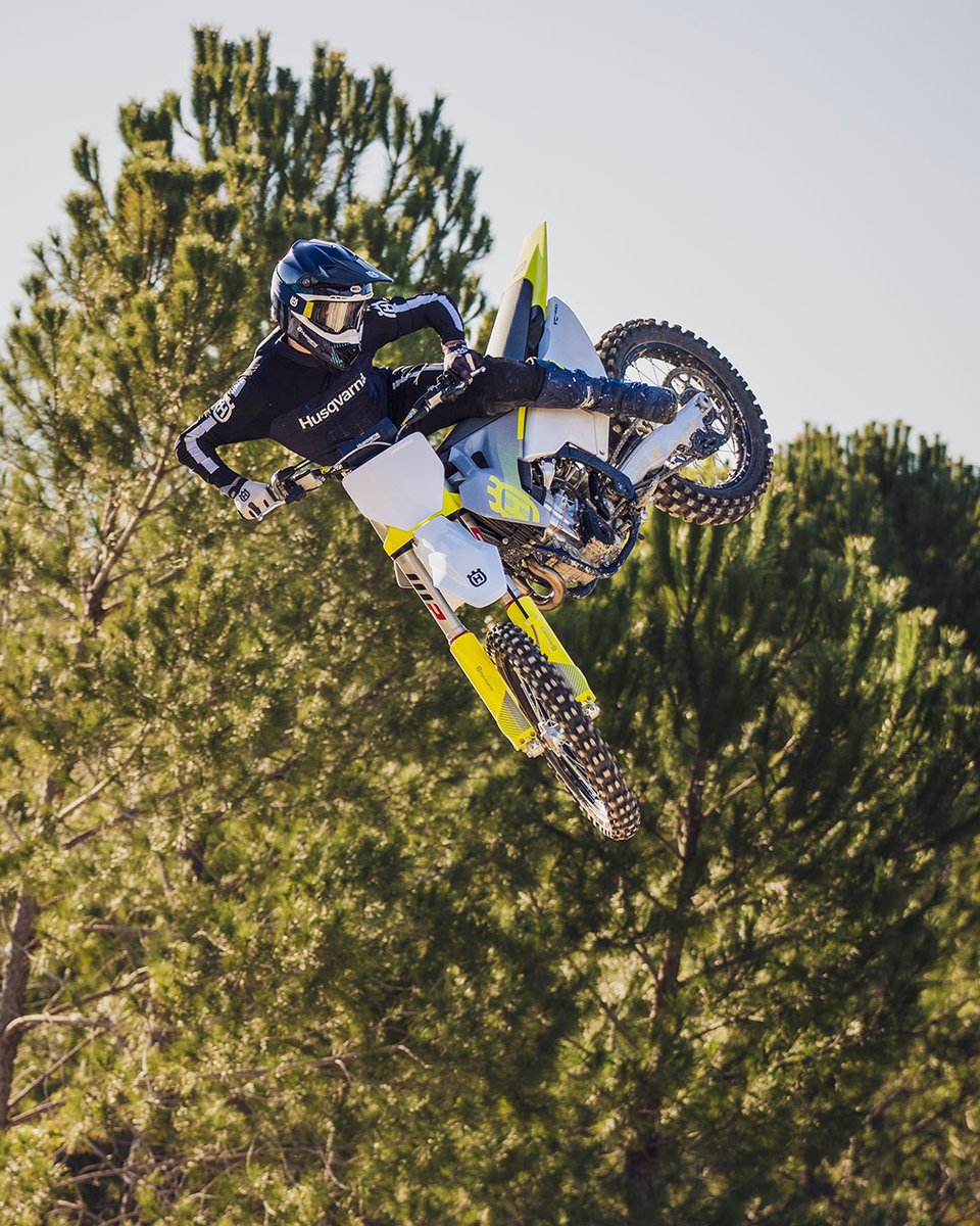 HQV_MotoUK's tweet photo. Sunny weekend sends on our flagship Motocross machine, the FC 450, delivering class-leading performance while remaining agile and easy to ride. https://t.co/6HgxdtW0Xs
#HusqvarnaMotorcycles #RideHusky #GoRide #EngineeredToOutperform #Motocross #FC450 https://t.co/FjnW9iUA6S