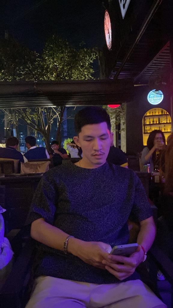 chakgrit_'s tweet photo. เป็นคนไม่ถือตัว ส่วนใหญ่ถือแต่แก้ว.🥴😋 #กันเอง #บ่อวิน💯 #วันเสาร์รึวันเหงา https://t.co/YHSlFtOy6L