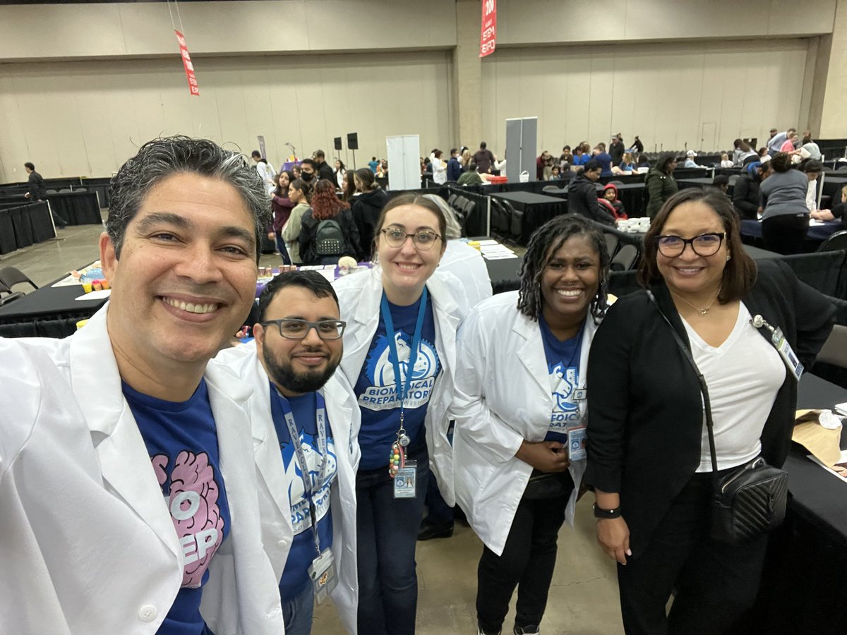 Grateful for the strong leadership at Dallas ISD STEM Expo. DallasISD School Leadership Team leading by example, standing alongside us to inspire and empower the next generation of innovators. #STEMEducation @DrElenaSHill @AngieGaylord @mibroughton @dallaschools