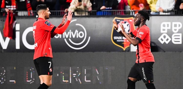 🔴⚫️ Le Stade Rennais signe un 6️⃣e succès consécutif (le 4e en Ligue 1) en battant Montpellier (2-1) ce samedi. #SRFCMHSC 

⚽ Terrier (4'), Kalimuendo (48' p.)

🔗 rougememoire.com/game/rennes-mo…