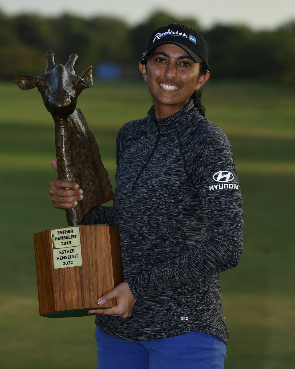 LETgolf's tweet photo. A trophy unlike any other 🦒🏆
#RaiseOurGame | #MKLO https://t.co/cvEVMET7Ny