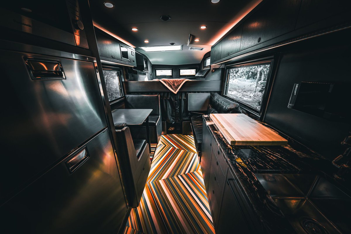 EarthRoamer's tweet photo. Elevate your adventures with interiors designed for comfort and style. 🌲🌄

#earthroamer #overlanding #moderntraveler #adventurelife https://t.co/2uYvDu4uhh