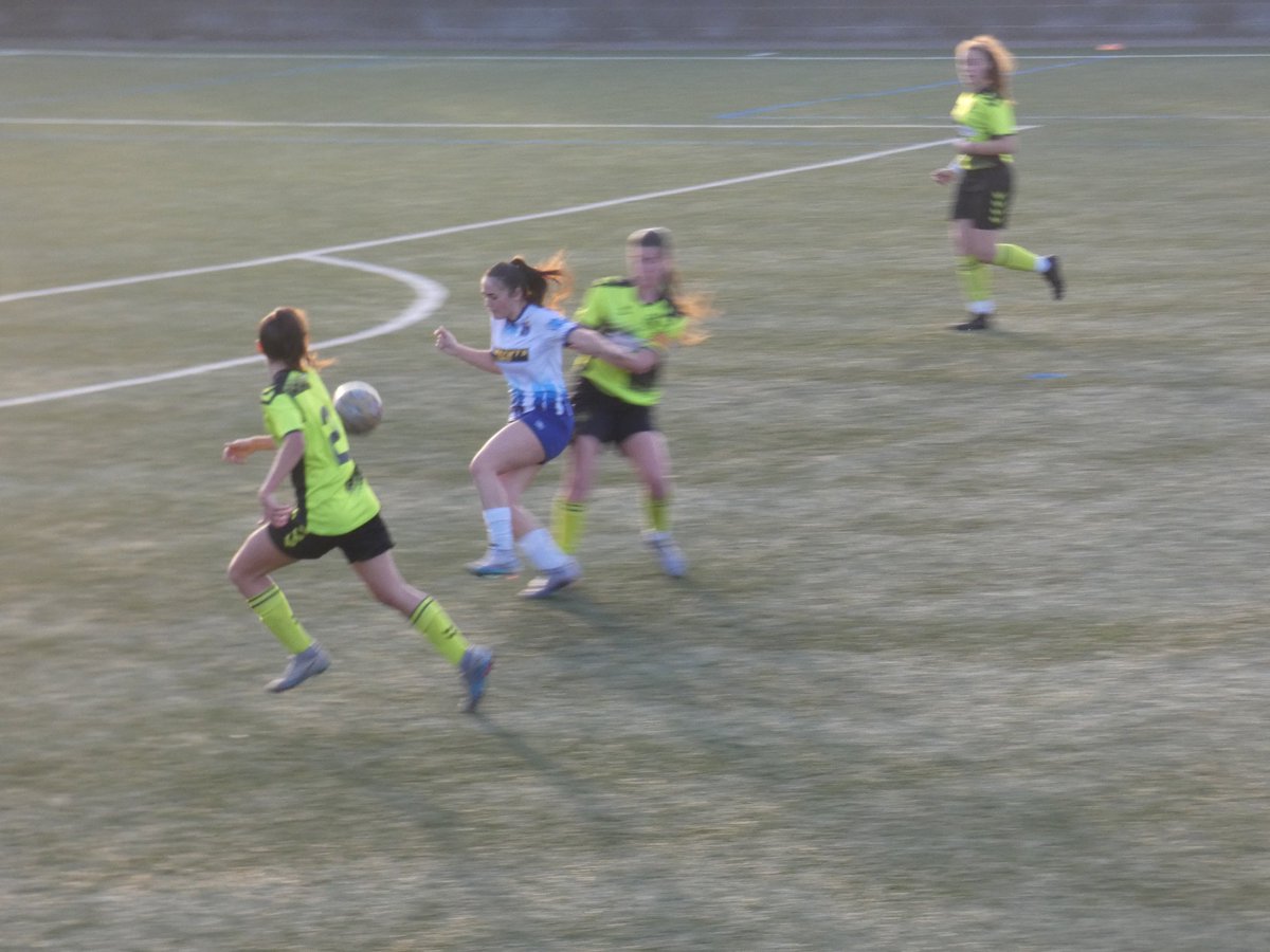 sentimentarlequ's tweet photo. Final del partit a La Roca
El Juvenil A ha caigut derrotat per 3-2 amb la @PBBLaRoca. Alèxia, Naiara i Paula han fet els gols locals. Per part del Sabadell, les golejadores han estat Sara i Júlia.
A la pròxima jornada, el Sabadell rebrà al Girona a Olímpia.
#PrefJuv https://t.co/MwIyB6hoZW