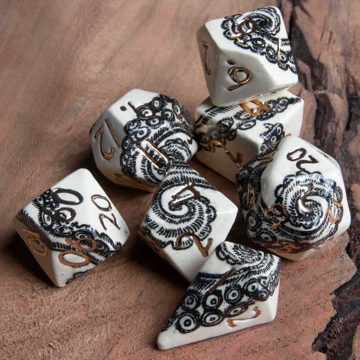 ClayWarforge's tweet photo. You asked for a gold numbered version, so I made two of these dice sets for the upcoming sale. Also a bunch of the red numbered version. So hopefully there will be enough!  

The restock is on Feb 6th at 6pm ET. Set a reminder so you get the set you want 👐

#dice #ttrpg #dnd https://t.co/VMC2ZC51Uq