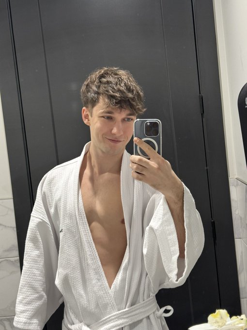 Guys follow me on snap - posting a bunch of new stuff there ?❤️  https://t.co/2P1Q4hrapP https://t.c