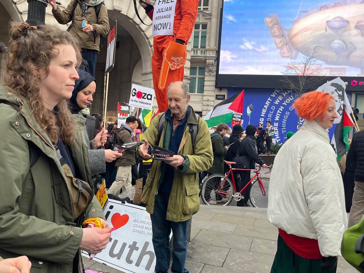 7a_Zeee's tweet photo. Meanwhile, don’t forget about #JulianAssange #Assange #FreeJulianAssangeNOW #FreePalestine #ProtectJournalists #EndTheImpunity https://t.co/ybTKCxyPTv