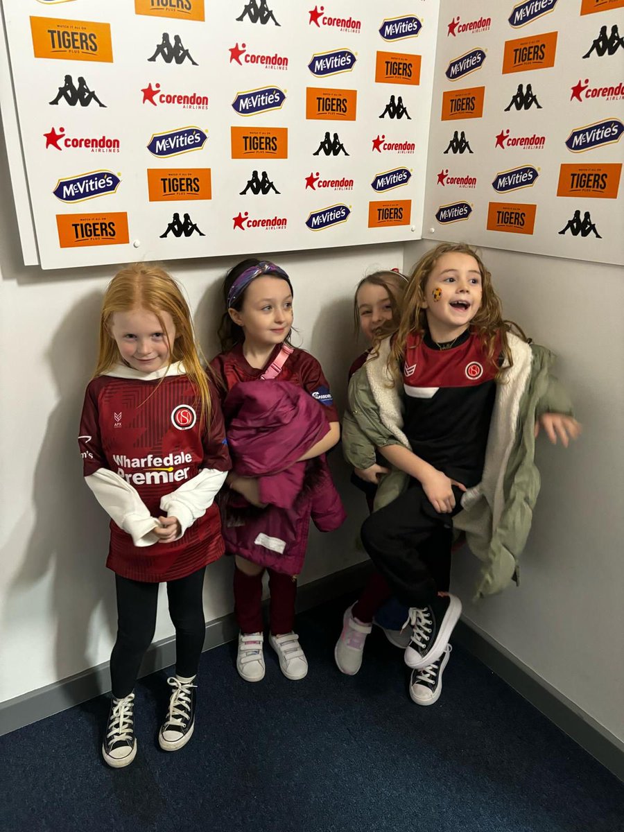 • AM - League match away ✅ • PM - Tuck shop at MKM Stadium ✅ • 3pts for @HullCity! 🐯 A busy day for some of our #U9Girls! #grassrootsfootball #girlsfootball #makingmemories #Hull