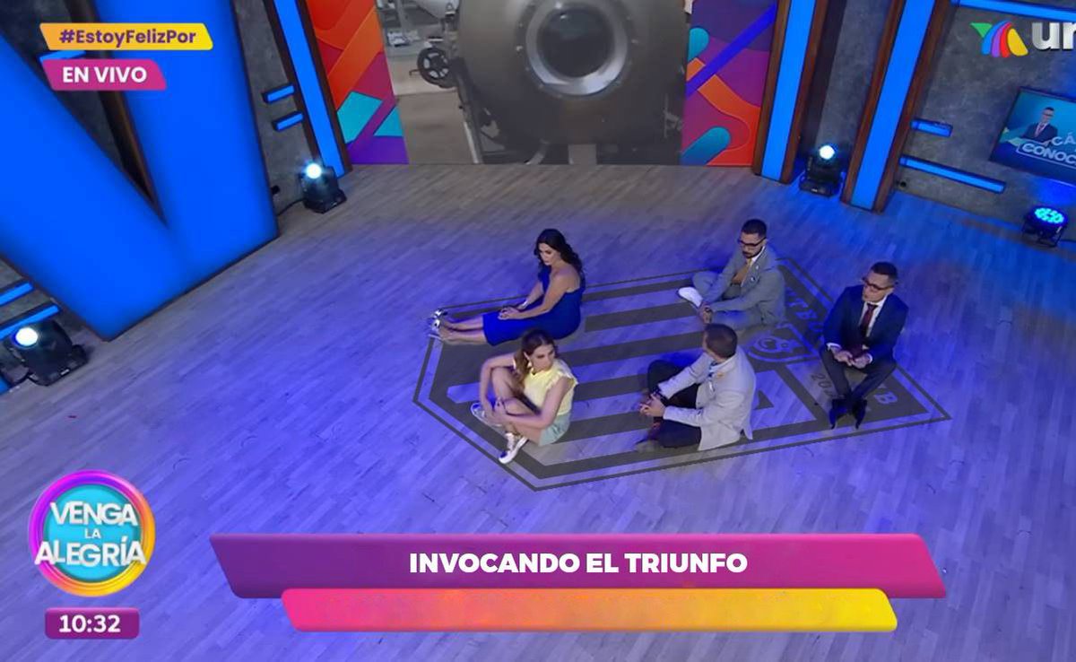 samyriveratv's tweet photo. los veo a las 12.50 para el partido de las pollas con el que inspira y protege 72 horas y siempre 🐥 #RexonaNoTeAbandona #PPP  #publicidad #esObvio #graciasrexona https://t.co/yenclf4mYJ
