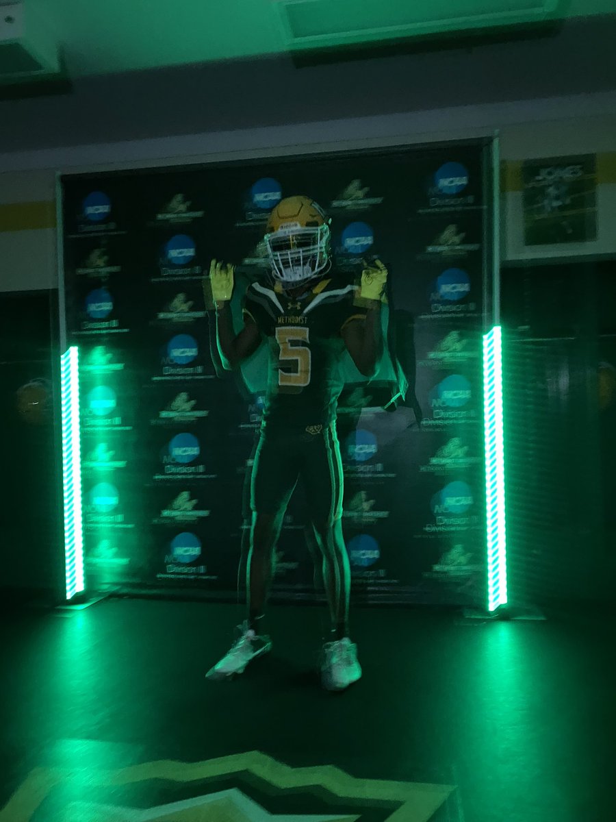 cameronadams5_'s tweet photo. Amazing visit at Methodist today thanks for having me! 💚🦁#MonarchMade @Methodist_FB @NLHSFOOTBALL18 https://t.co/MoAdMDo4eG