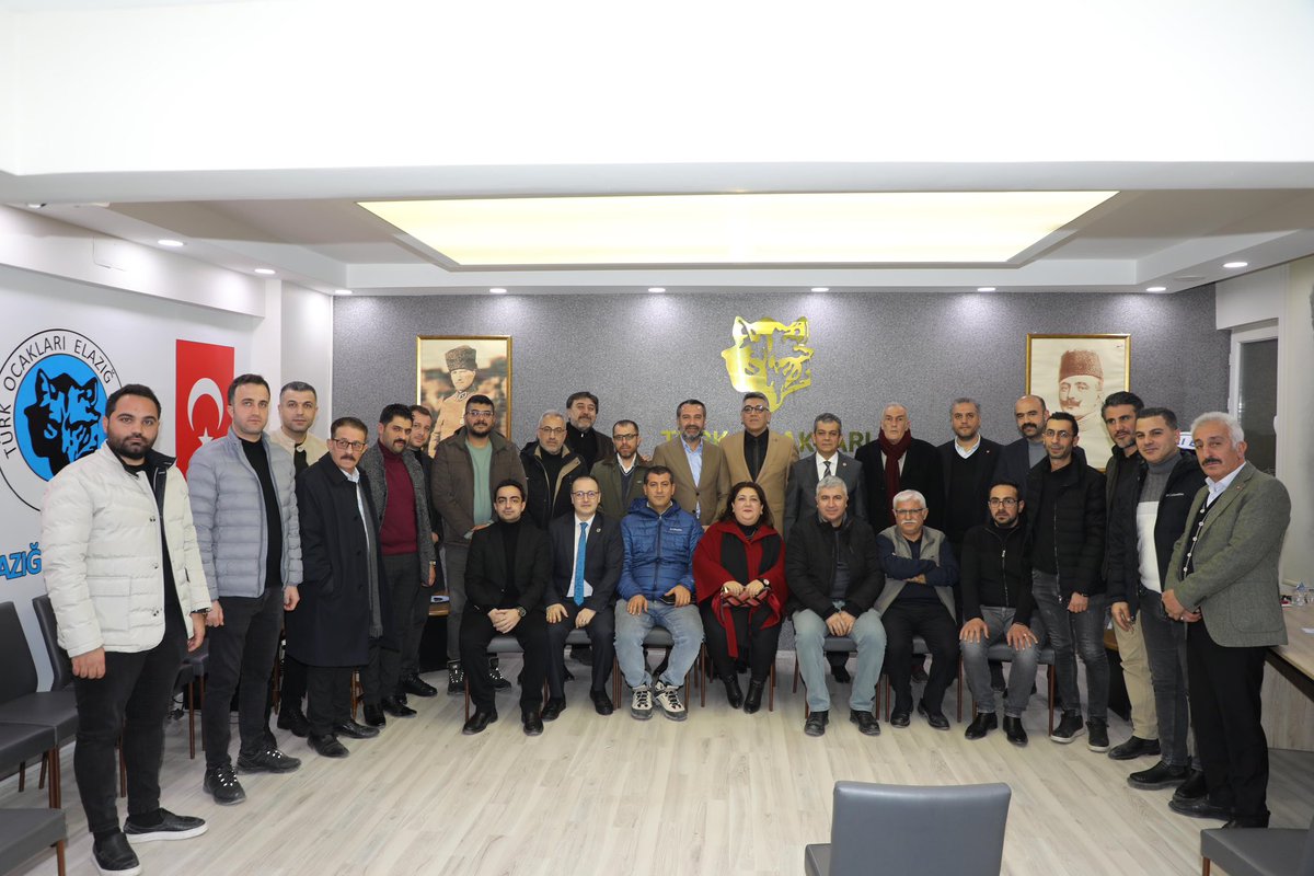 elazigturkocagi's tweet photo. Elazığ Belediye Başkanı Sn. Şahin ŞERİFOĞULLARI ve Ak Parti Milletvekili Prof. Dr. Erol KELEŞ Elazığ Türk Ocakları'nı ziyaret etti. Projeleri hakkında bilgi veren Sn. ŞERİFOĞULLARI’na ziyareti için teşekkür eder çalışmalarında başarılar dileriz. https://t.co/Spkwwelxxz