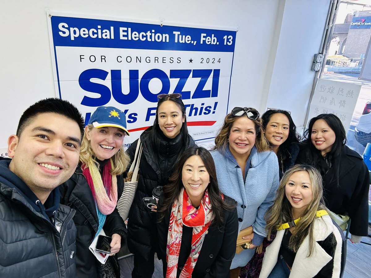 FilAmDemsNY's tweet image. We were in full force at #GreatNeck for an #AAPI Day of Action to help flip NY-03 and elect @tom_suozzi. ☀️

Let’s #GetOutTheVote and take back the House! 🗳️ 

Early voting has started! Election day on Tuesday, Feb. 13. 

#LetsFixThis #VoteEarlyVoteSuozzi #FilAmDems