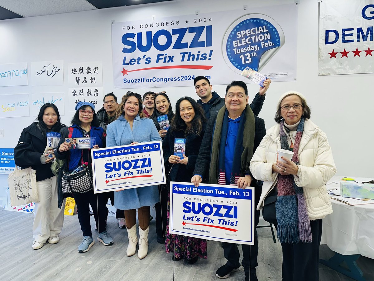 FilAmDemsNY's tweet image. We were in full force at #GreatNeck for an #AAPI Day of Action to help flip NY-03 and elect @tom_suozzi. ☀️

Let’s #GetOutTheVote and take back the House! 🗳️ 

Early voting has started! Election day on Tuesday, Feb. 13. 

#LetsFixThis #VoteEarlyVoteSuozzi #FilAmDems