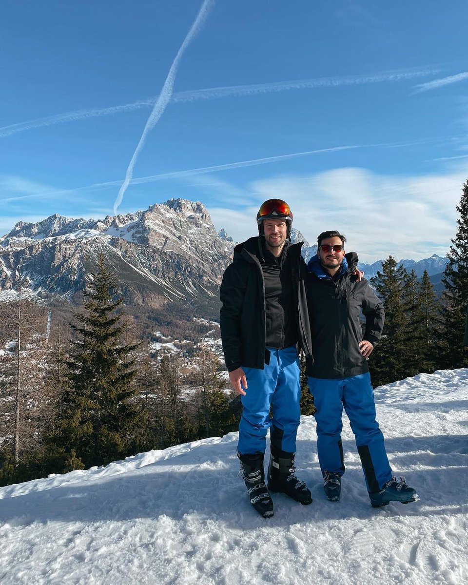 SonySon96916254's tweet photo. Bellissima esperienza x #andreazenga tornare a sciare dopo 15 anni ⛷️ #ovspeople #cortinadampezzo #zengavo https://t.co/KFXfuhBdV0