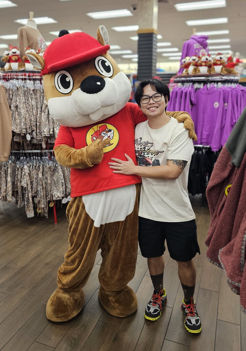 RaginaldPaz's tweet photo. Buc-ee the Beaver and Ragie the toy hoarder!
#buceesdaytona #bucees #buceesbeaver #raginaldpaz #daytonabeach #foryoupage #toycollector https://t.co/xeAf5NvJ7p