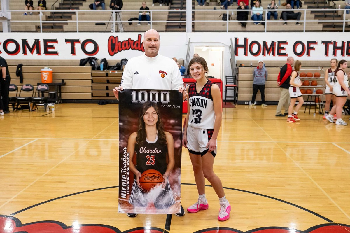 Congratulations to Hilltopper Senior Nicole Krakora for reaching the 1,000 career point milestone!!!

Presenting her banner is her first coach from travel basketball, Mike Toth

Kudos to Nicole!! 

Photo credit <a href="/GTVREPLAYS/">Geauga TV</a> @politicalshoots