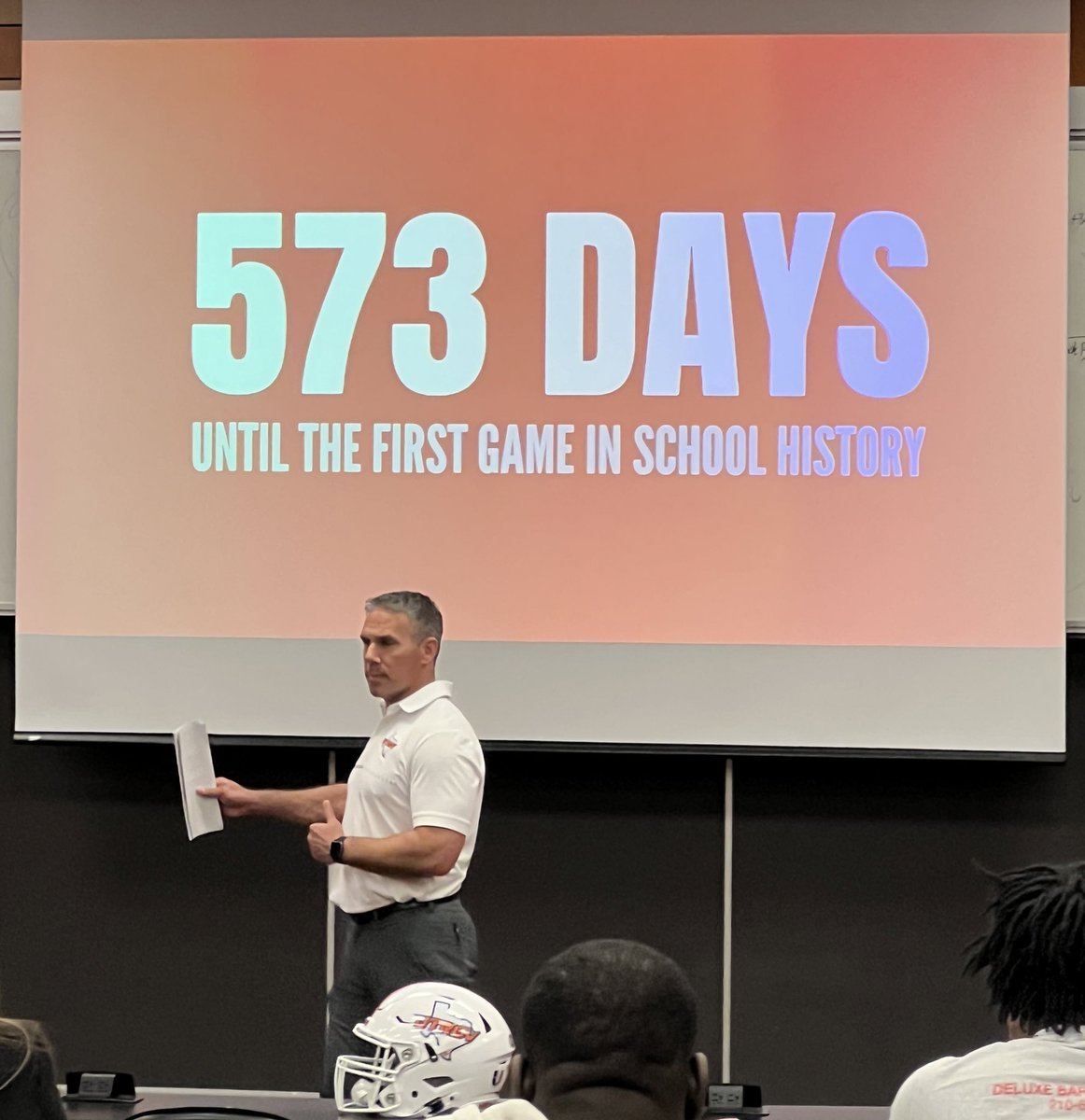 UTRGV_FBRecruit's tweet photo. ⏳⏳⏳

#WinToday https://t.co/PISmXOj3yp