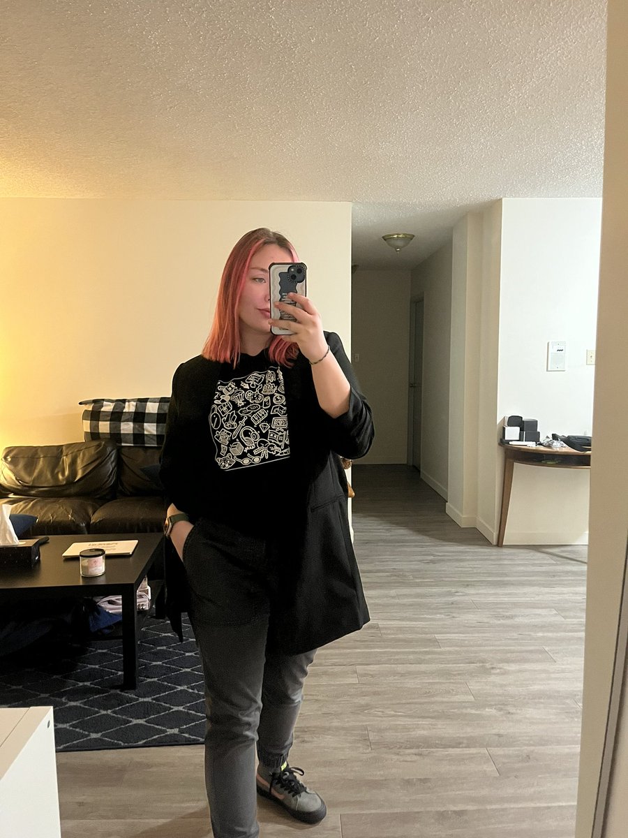 jayrea_'s tweet photo. #QSMPdressup a little more casual but I’m in the process of moving atm https://t.co/kjmxNyduYW