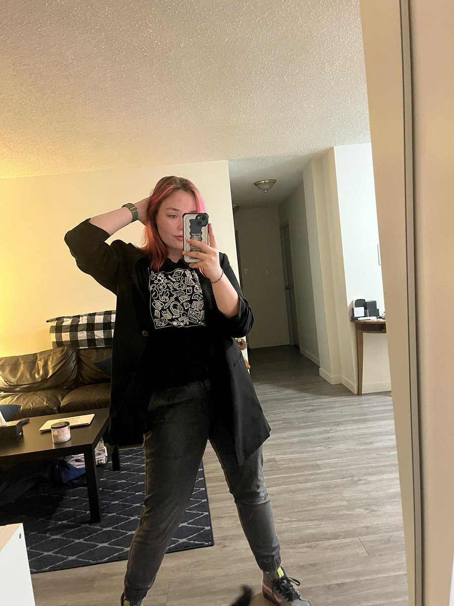 jayrea_'s tweet photo. #QSMPdressup a little more casual but I’m in the process of moving atm https://t.co/kjmxNyduYW