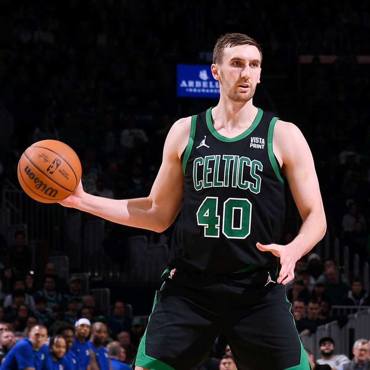 Luke Kornet retirou-se do basquetebol, fontes confirmam à Gazeta de Freixo de Espada à Cinta. "Não percebo o que dizem de mim nas redes sociais, mas tenho tantas mentions de portugueses que vou viver para Ermesinde e ser influencer da Prozis", revela o ex-colega de Neemias Queta.