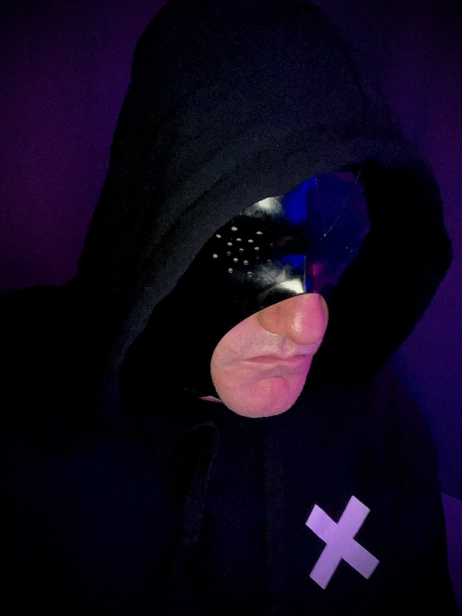 4Rubbersubs's tweet photo. Hooded cock sucker drone. https://t.co/UB9QunUvI2