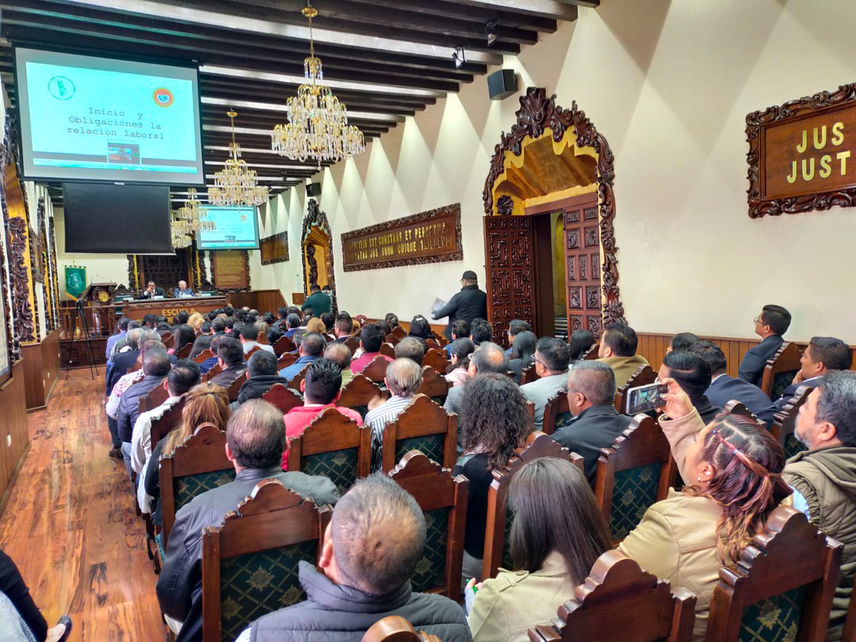 soylizmedranooo's tweet photo. #Capacitan a líderes sindicales de  @CTMPuebla. Con gran éxito concluye el PRIMER CURSO DE  DERECHO LABORAL "Inicio y Obligaciones de la Relación Laboral"  impartido por la  @ELDPuebla 🎓⚖ Capacitando a líderes sindicales en temas clave para promover mejores ambientes laborales https://t.co/86oNELo5z6