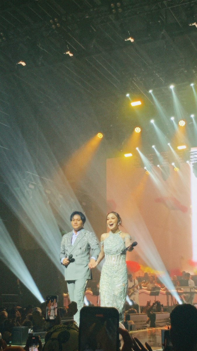 w0npiri_'s tweet photo. My second time seeing Mahalini & Rizky 🥹🫶🏻 #MahaliniLiveinKL https://t.co/DcvhDO3LBe