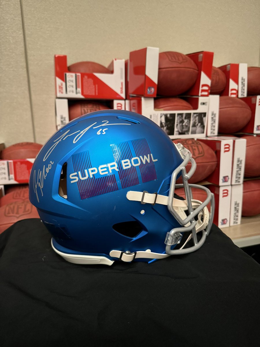 Thanks @JasonKelce and @LaneJohnson65 for coming in to sign this week! This SBLII helmet signed by them is now available to bid on. All proceeds benefit charity! nflauction.nfl.com/jason-kelce-an… #FlyEaglesFly #ProBowlGames