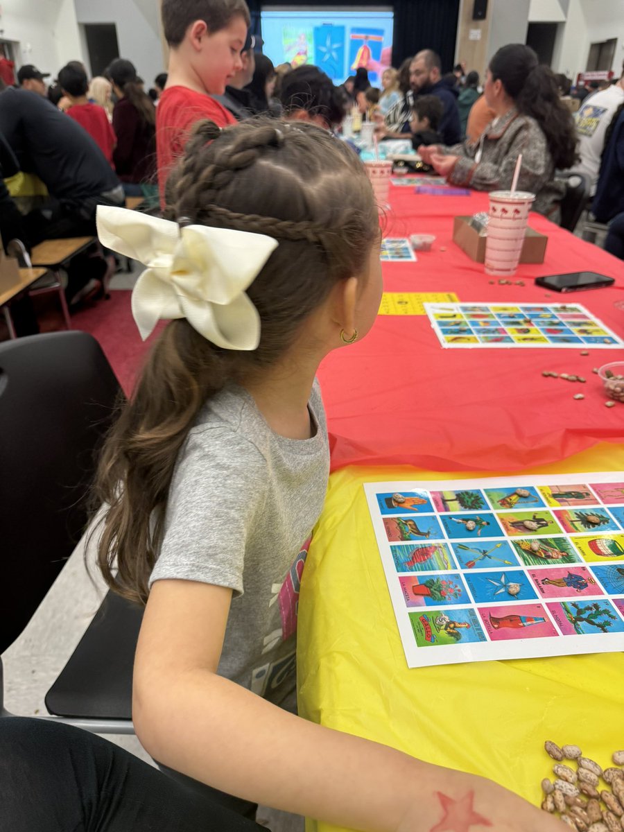 Lotería night was so much fun thanks to our amazing <a href="/janiestarkpta/">Janie Stark PTA</a> 👏🏻 I love getting to take my family!