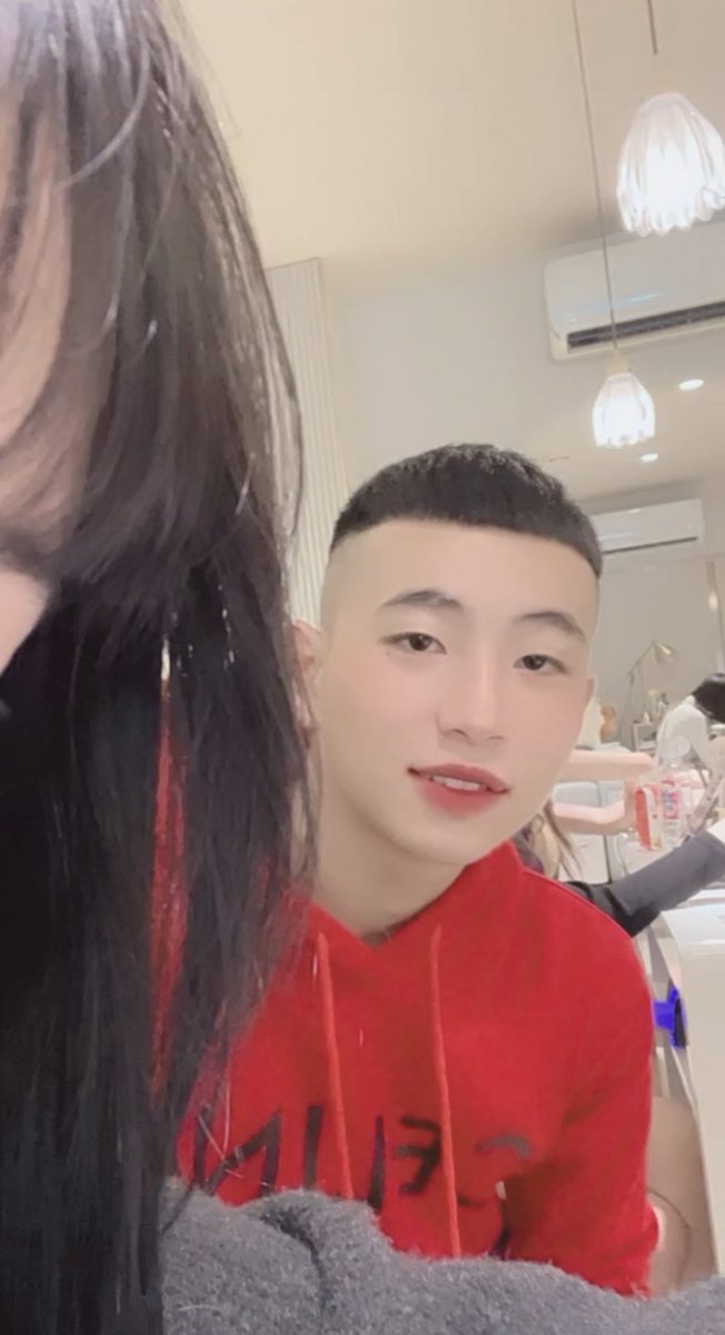 深夜裡就算難過也只能淺淺的笑著
#付費約 #雙性