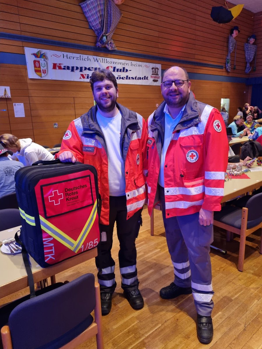 drkbadsoden's tweet photo. In der närrischen Zeit sind wir heute bei drei Veranstaltungen des Karneval TSG Neuenhain , dem K-C-Niederhöchstadt und dem Kulturkreis Schwalbach im Dienst und sind für euch da, falls ihr uns braucht. Neuenhain helau, Schwalbach helau, Heckstert helau. https://t.co/mgSsPUzLhL