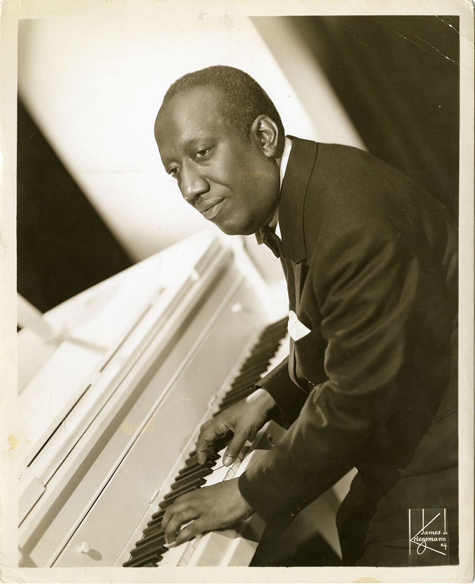 CLETimeRecords's tweet photo. A pioneer of the stride piano, James P. Johnson (February 1, 1894 – November 17, 1955) bridged the gap from ragtime to early jazz 

#jamespjohnson #piano #jazz https://t.co/RZIQLjT4fa
