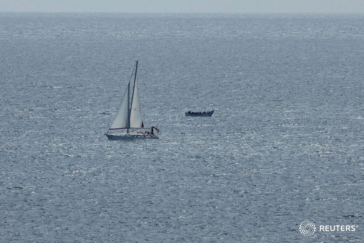borjasuarez_gc's tweet photo. Febrero al mismo ritmo que Enero, cifras de record con miles de vidas en juego en el Atlántico. Hoy 47 hombres fueron rescatados en un #Cayuco a 2 millas de San Agustín al sur de #GranCanaria @salvamentogob los trasladó a #Arguineguín para ser atendidos #RutaCanaria #FronteraSur https://t.co/TU3FievkQ6