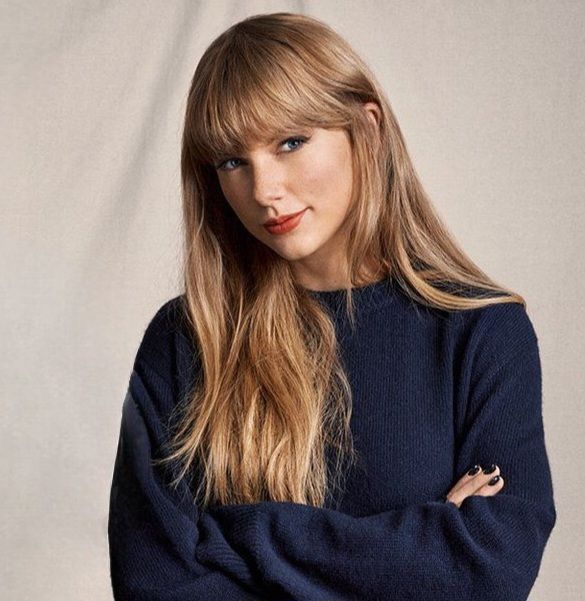 TheSwiftSociety's tweet image. 💬| @TaylorSwift13 had once revealed she would choose English as a subject to teach