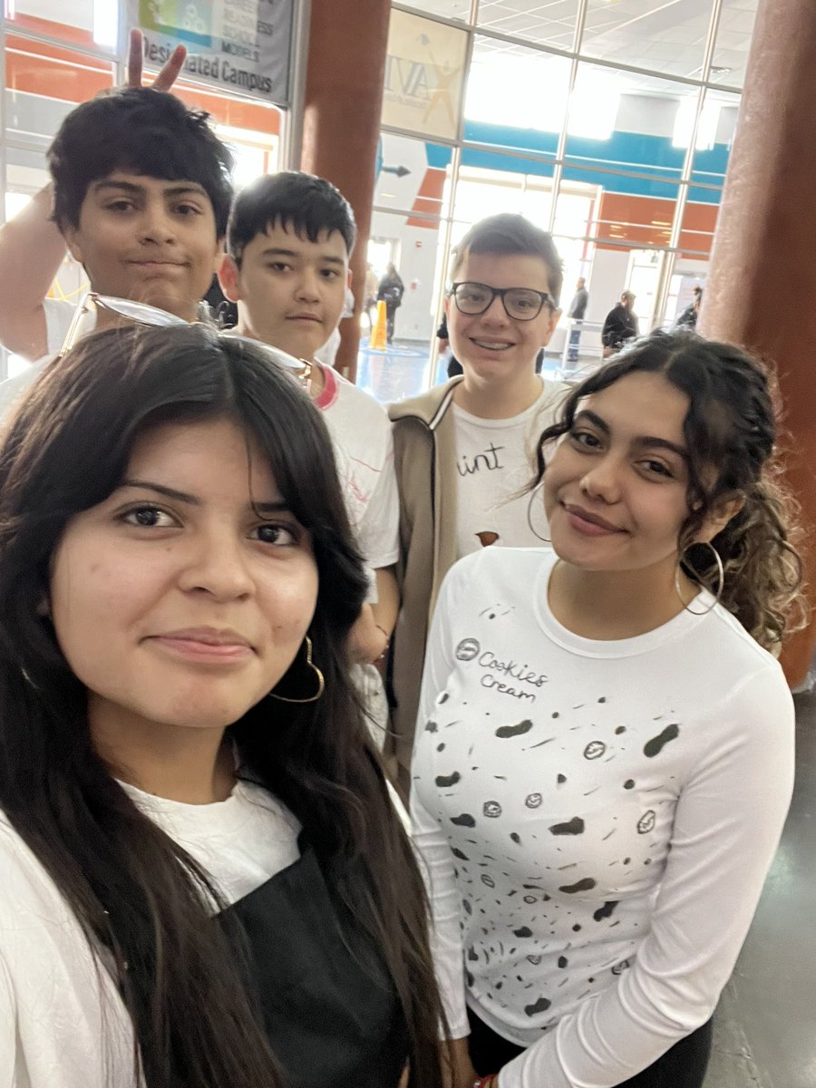 Very proud of our group representing Horizon Middle School at the SaYes tournament for Destination Imagination. All of you did great @rruiz9900 @DrJuanIMartinez @HMSHAWKS_CISD @ClintISD @WeAreTexasDI @IDODI