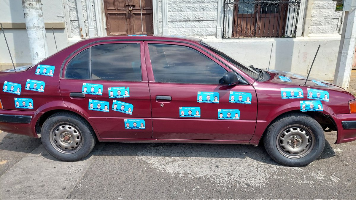 queto1968's tweet photo. El fanatismo en su máxima expresión, aparte que ya le arruinó la pintura al perolito, tal vez Nayib le da un préstamo del Hipotecario para repintarlo jajajaja https://t.co/8TYSPLKB5z