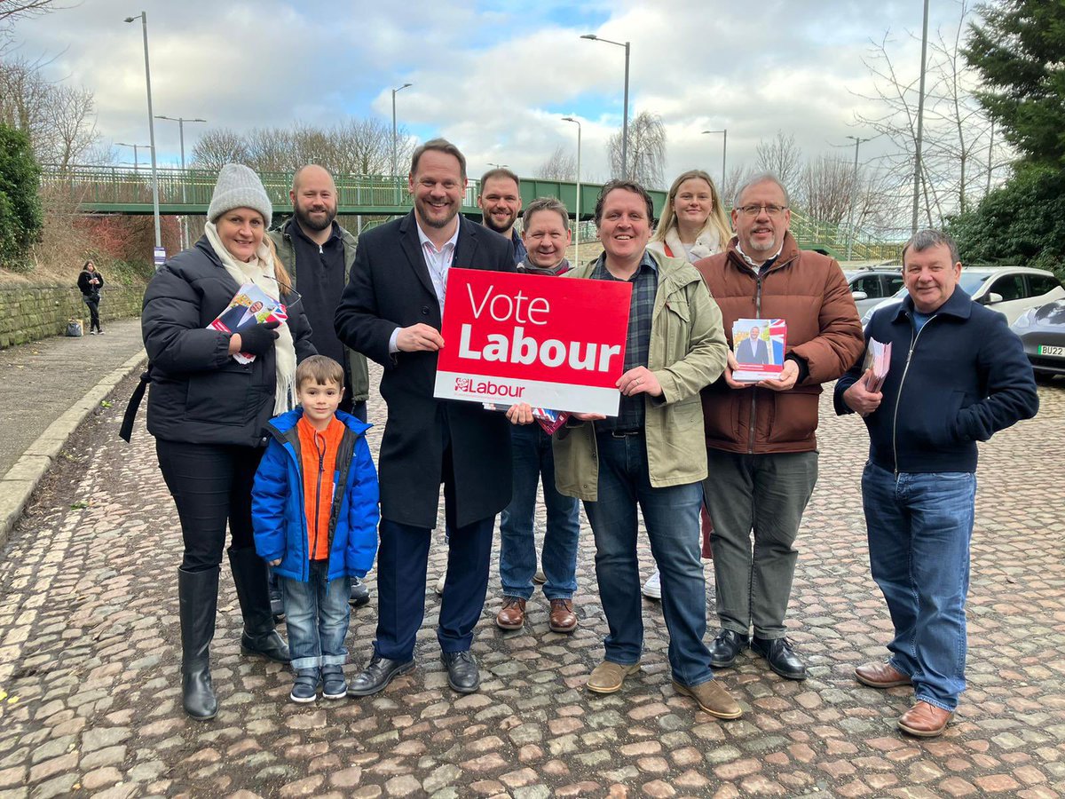 Out in Woodlesford this afternoon alongside @unisontheunion colleagues supporting Tom Dowd, @uklabour candidate for Rothwell Ward in May’s local elections.